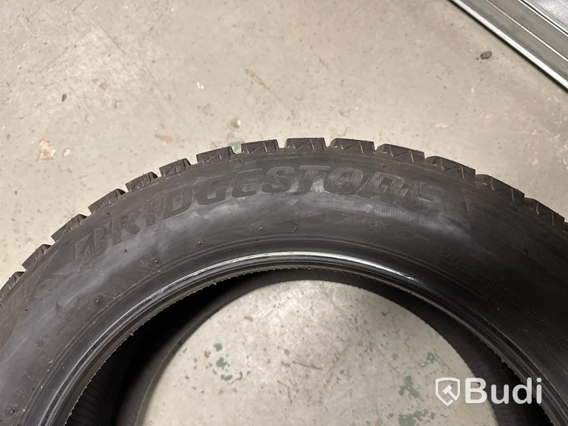 1 st. Vinterdäck Bridgestone 225/55R17 101T