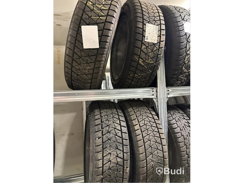 4 st. Vinterdäck, Bridgestone 215/60R17