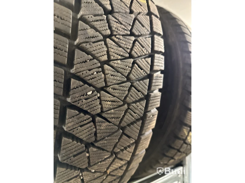 4 st. Vinterdäck, Bridgestone 215/60R17