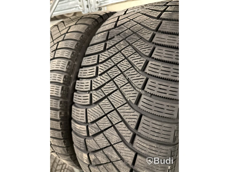 4 st. Vinterhjul, Pirelli 245/45R18 100H