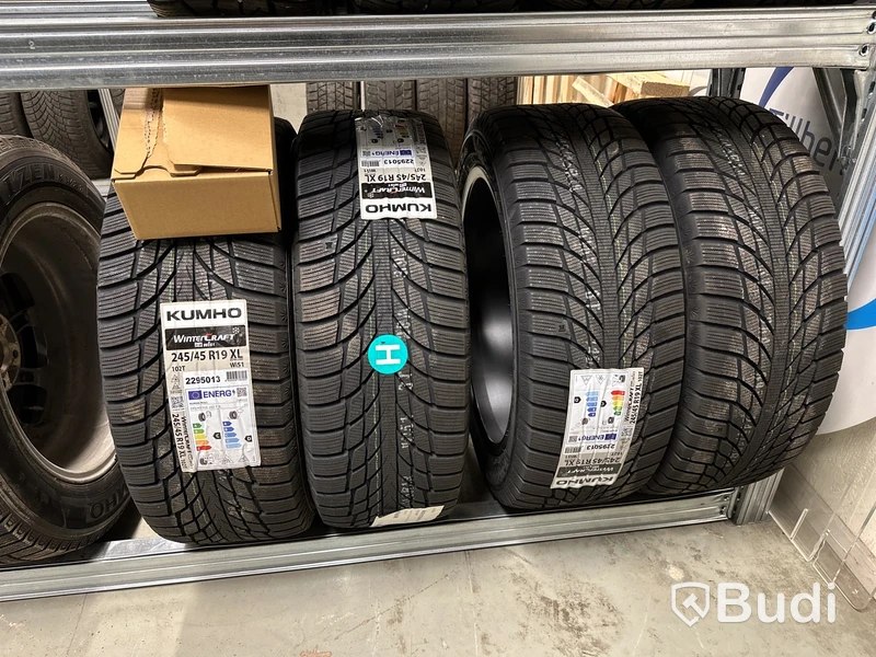 4 st. Vinterhjul Kumho 245/45R19 XL