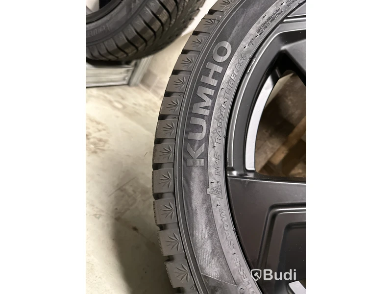 4 st. Vinterhjul Kumho 245/45R19 XL