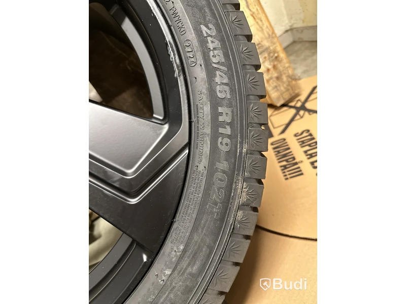 4 st. Vinterhjul Kumho 245/45R19 XL
