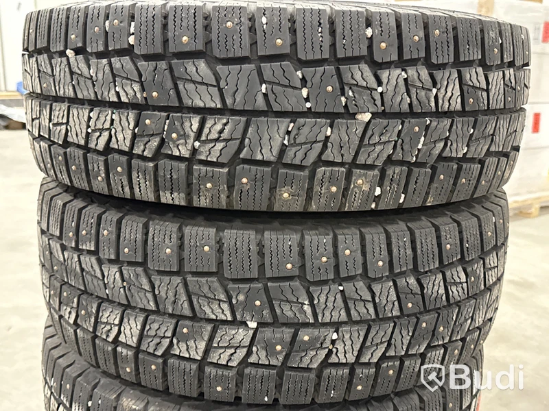 4 st vinterhjul 215/65R16C | Nissan NV300