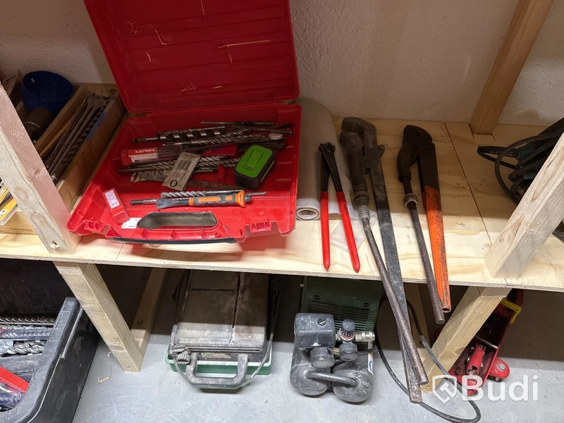 Parti med elverktyg, handverktyg, borr, etc. | Allt i rummet