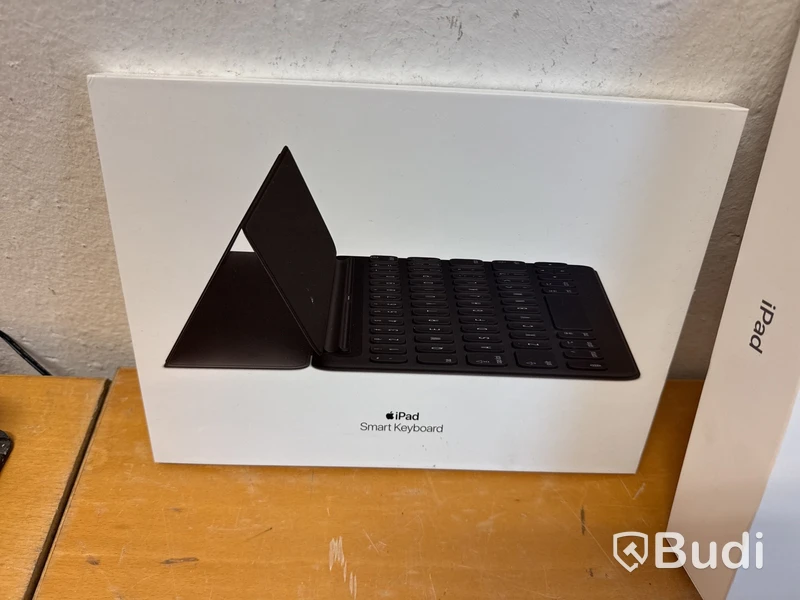 iPad med tillbehör (nionde generationen)