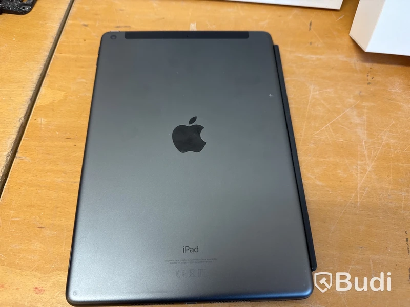 iPad med tillbehör (nionde generationen)