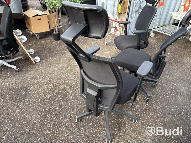 3 st kontorsplatser (elektriska EFG skrivbord + stolar)