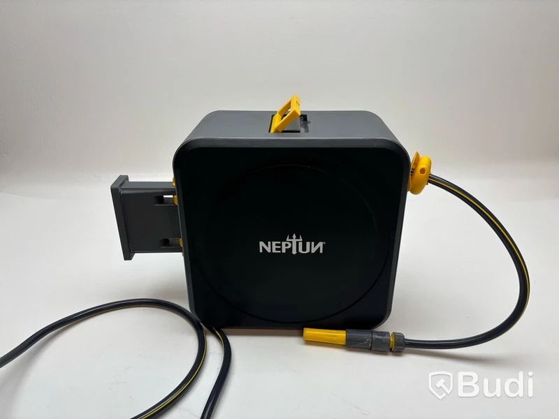Vattenslang med vägghängd förvaringsbox Neptun 20m