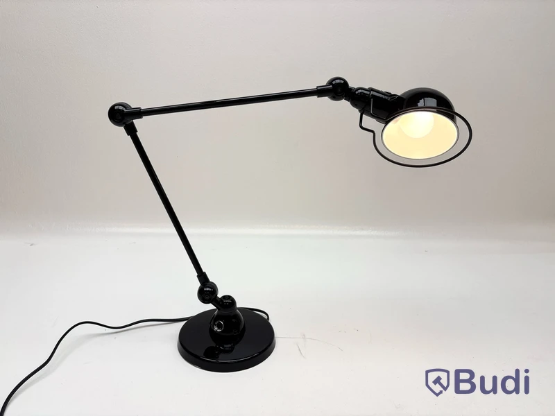Skrivbordslampa Jielde Signal. Ord. pris inkl. moms: ca 4100 kr