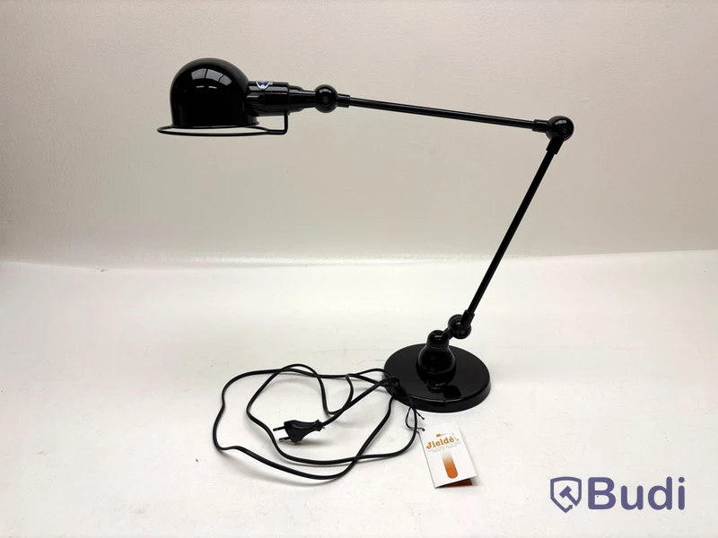 Skrivbordslampa Jielde Signal. Ord. pris inkl. moms: ca 4100 kr