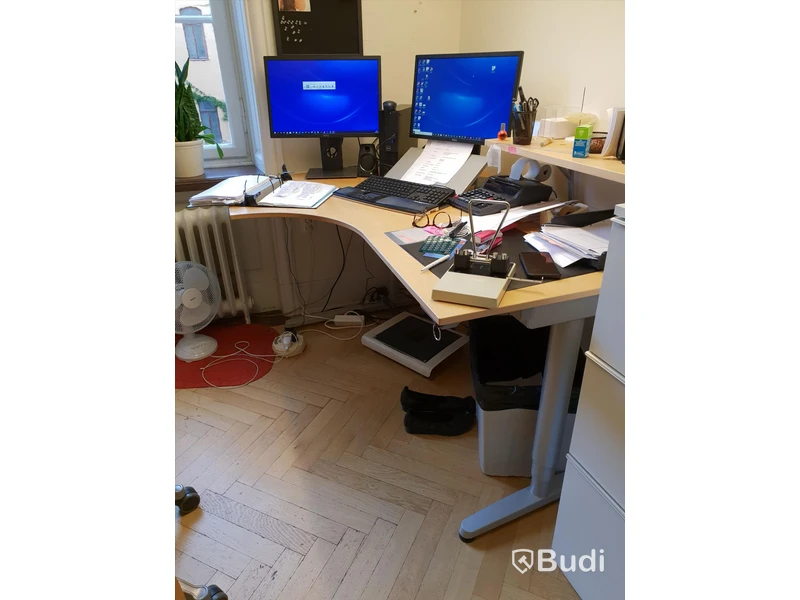 Höj och sänkbart skrivbord 1600 x 800mm med sväng med avlastningshylla