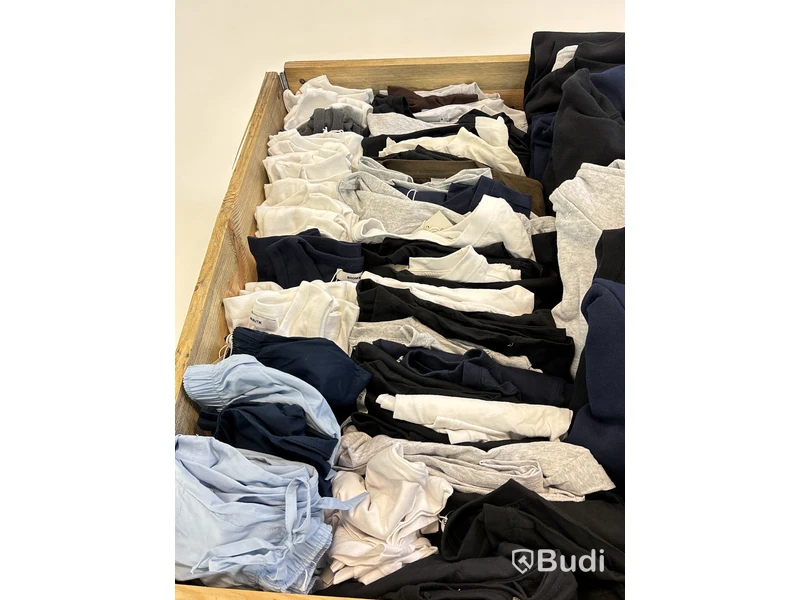 Parti med kläder BoomButik, olika storlekar