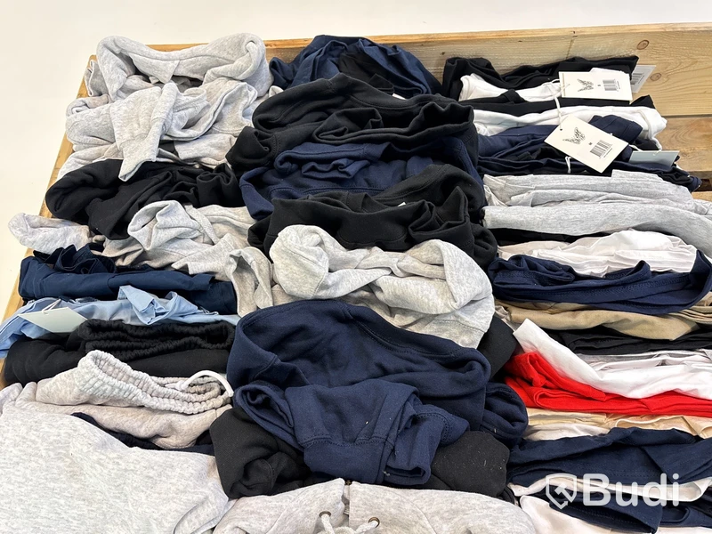 Parti med kläder BoomButik, olika storlekar
