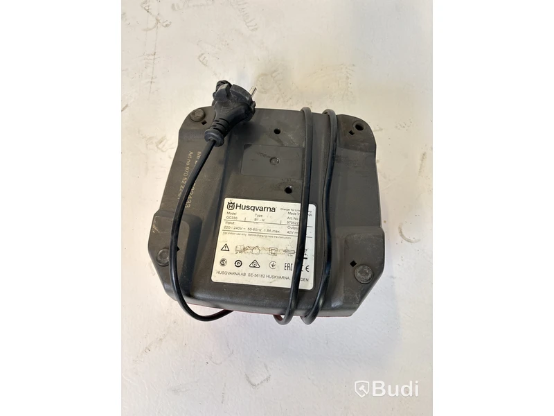 Batteridriven motorsåg och 2 st. kombinationsgrästrimmer