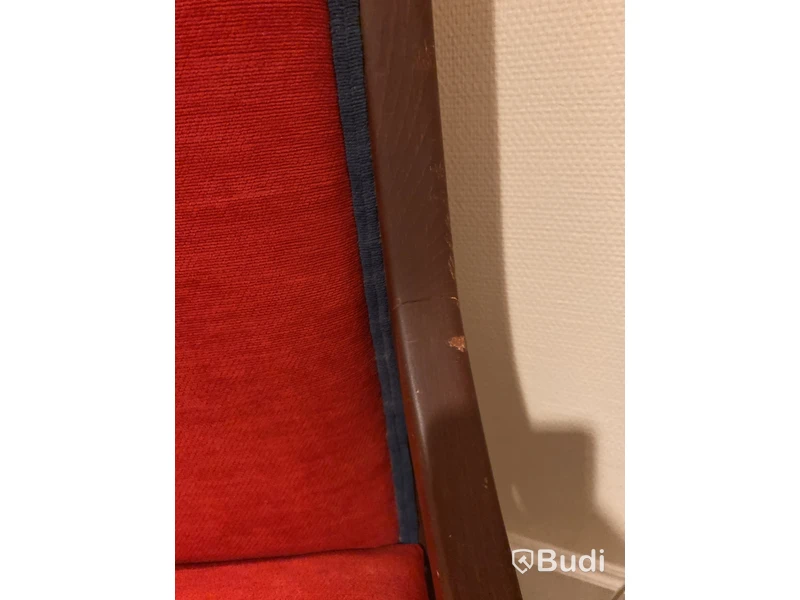 Stol, lampa och sidobord