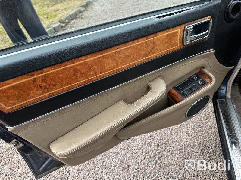 DAIMLER / JAGUAR XJ40 -1989