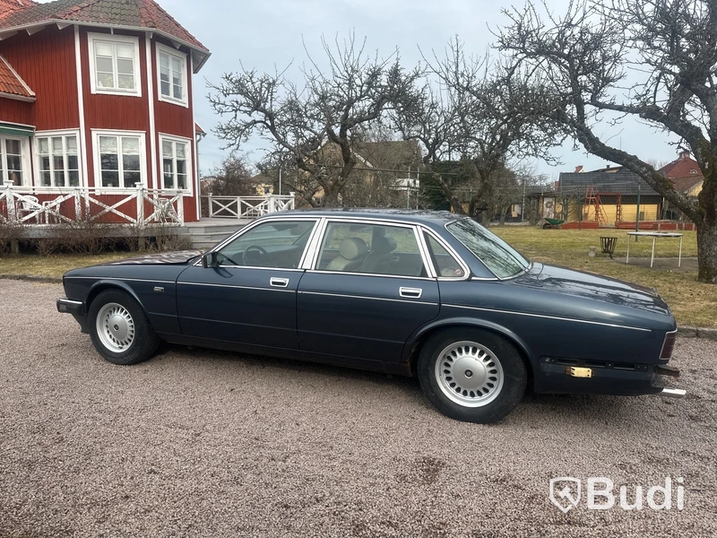 DAIMLER / JAGUAR XJ40 -1989