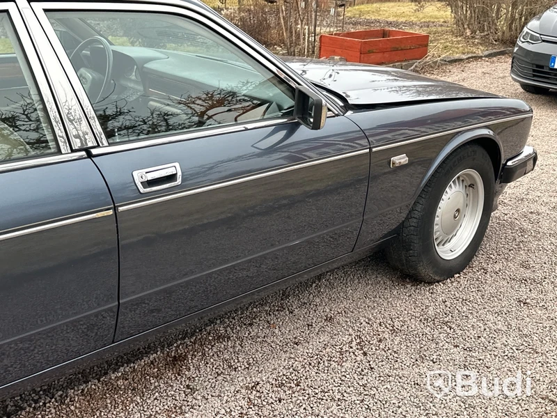 DAIMLER / JAGUAR XJ40 -1989