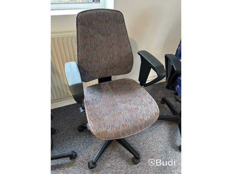 Kontorsstol, textil, bra skick