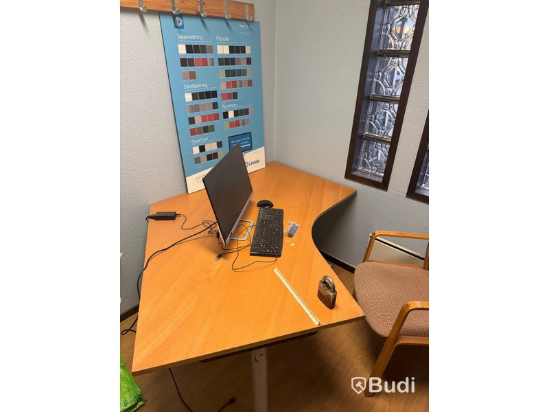 Kontor, datorskärm med mera