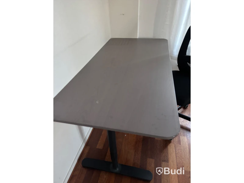 Skrivbord inkl. kontorsstol