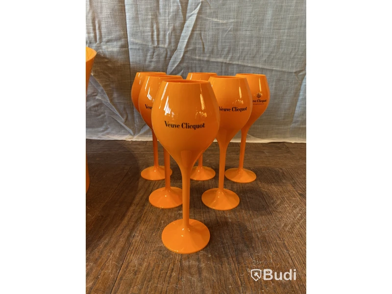 6 st. Flutes samt ishink Verve Clicquot, plast