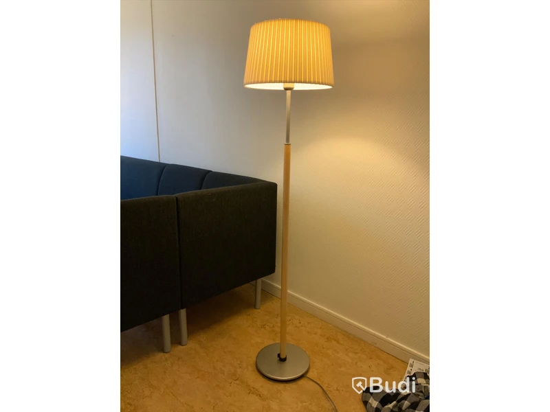 Soffgrupp, 3st bord och 4st golvlampor - Rum 4064