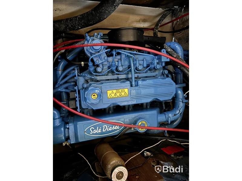 Kabinbåt Bever 740 med "ny" motor och vagn Längd (m): 7,4