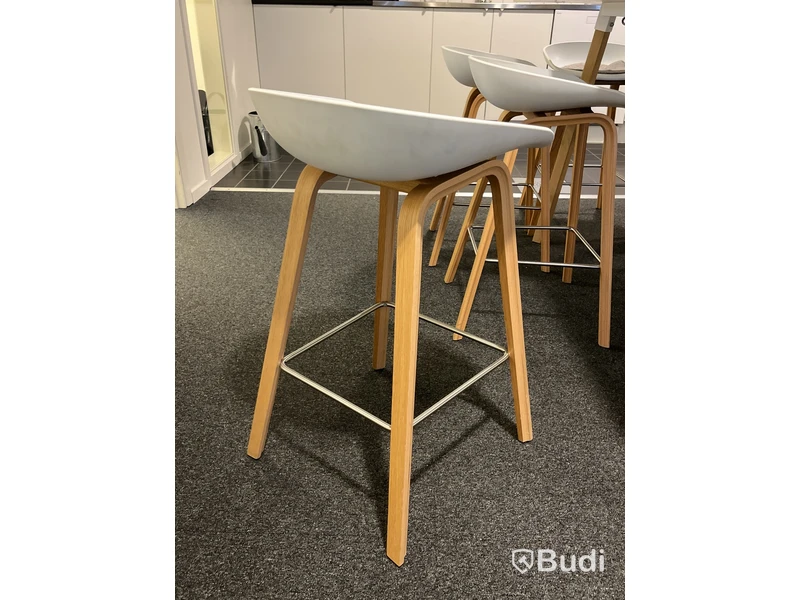 Barbord Martela med 8 st barstol HAY About A Stool
