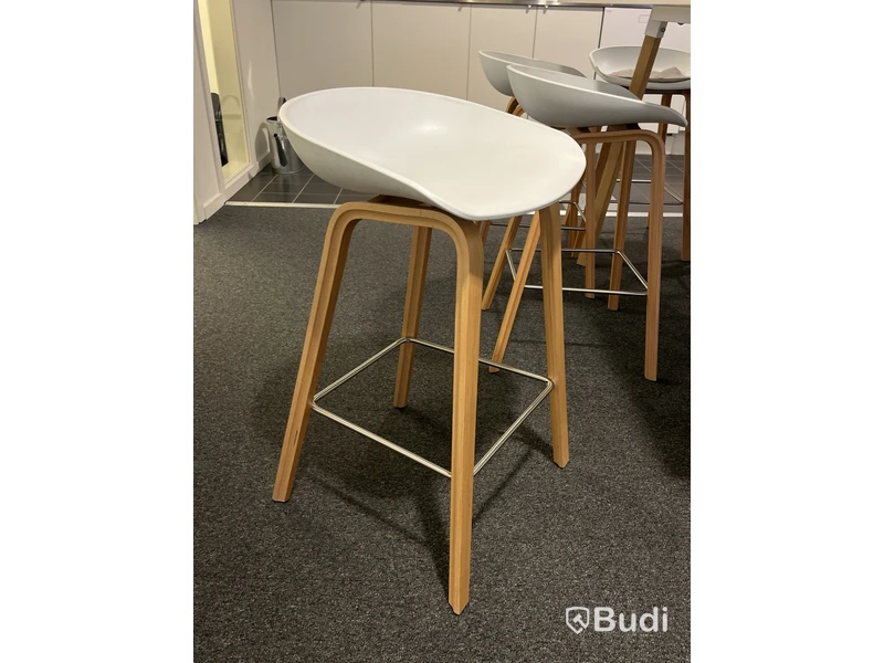 Barbord Martela med 8 st barstol HAY About A Stool
