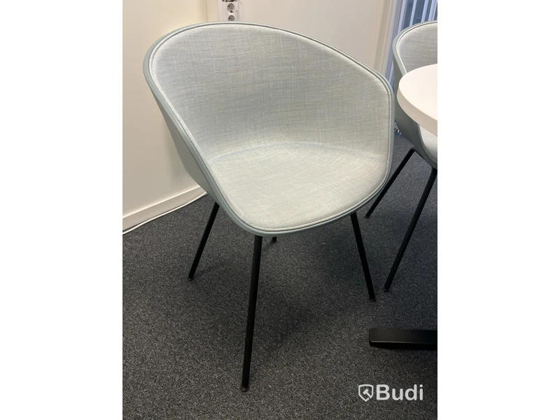 Runt bord med 4 stolar HAY About A Chair