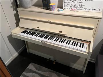 Mindre piano från JAHN 