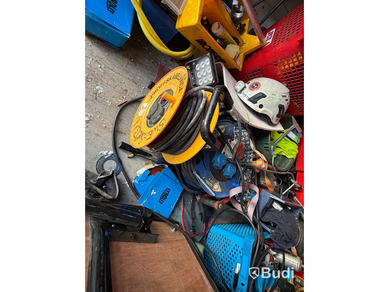 Skåpbil Volkswagen Transporter 2.5 -2008 | Med innehåll | Reparationsobjekt