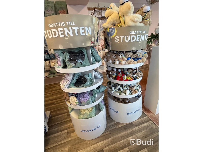 Komplett Event- & partybutik - stort lager samt butiksinredning
