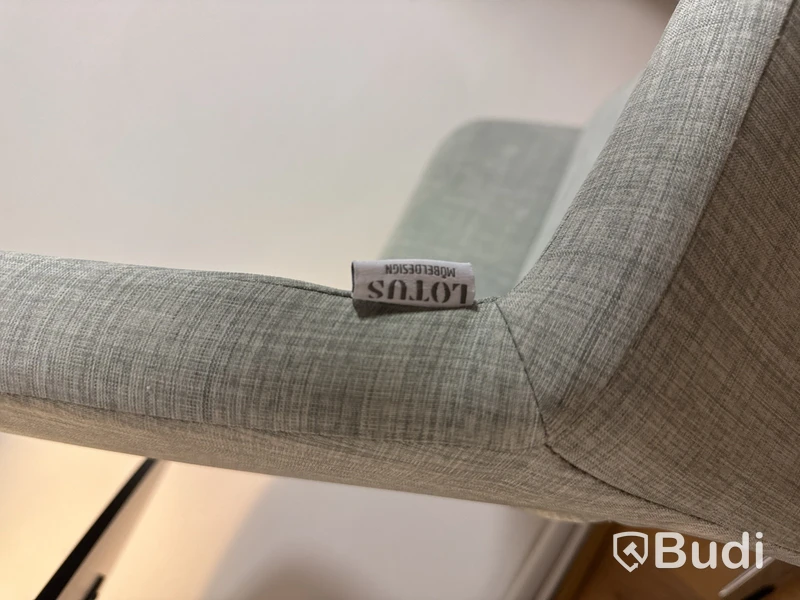 Litet cafébord med stol + bordslampa (paket)