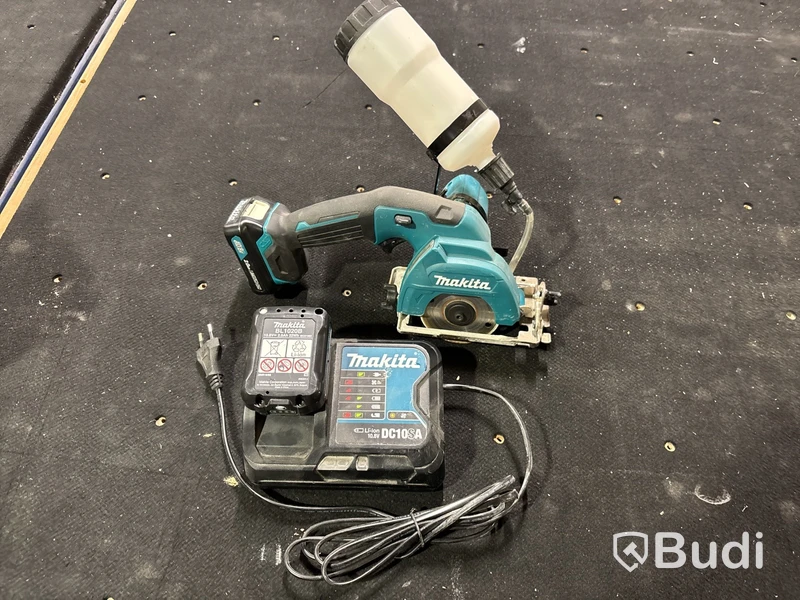 Kakelsåg Makita CC301 DSMJ inkl. batteriladdare och 2 st. batterier
