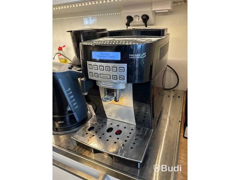 Kaffemaskinen DeLonghi, Magnifica S inkl. Braun vattenkokare och Philips kaffebryggare