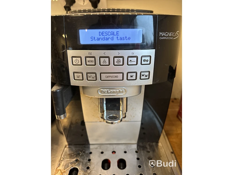 Kaffemaskinen DeLonghi, Magnifica S inkl. Braun vattenkokare och Philips kaffebryggare