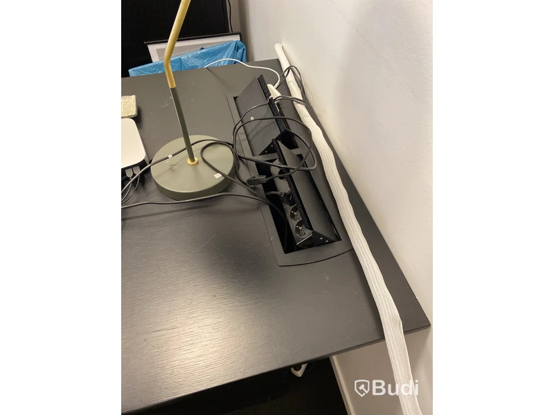 Arbetsstation med 2 st. kontorsstolar