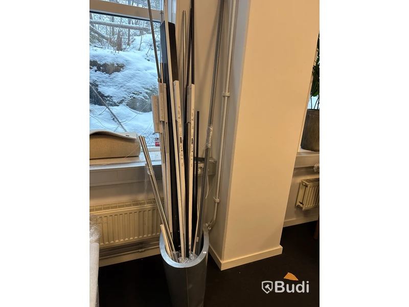 Parti med diverse gardinstänger