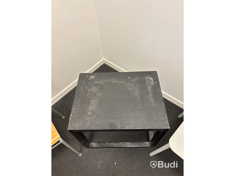 2 st. Stolar och Sidobord