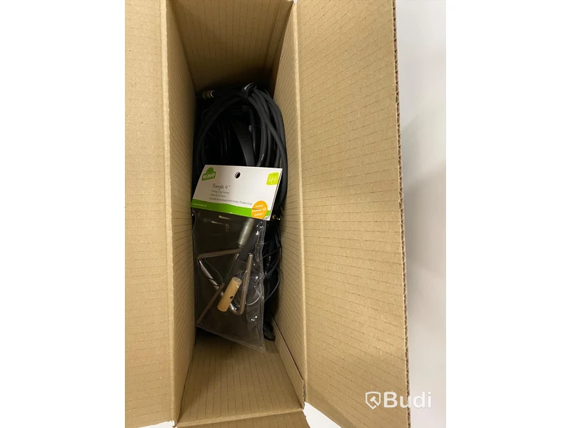 Låda med Sennheiser headsets mm
