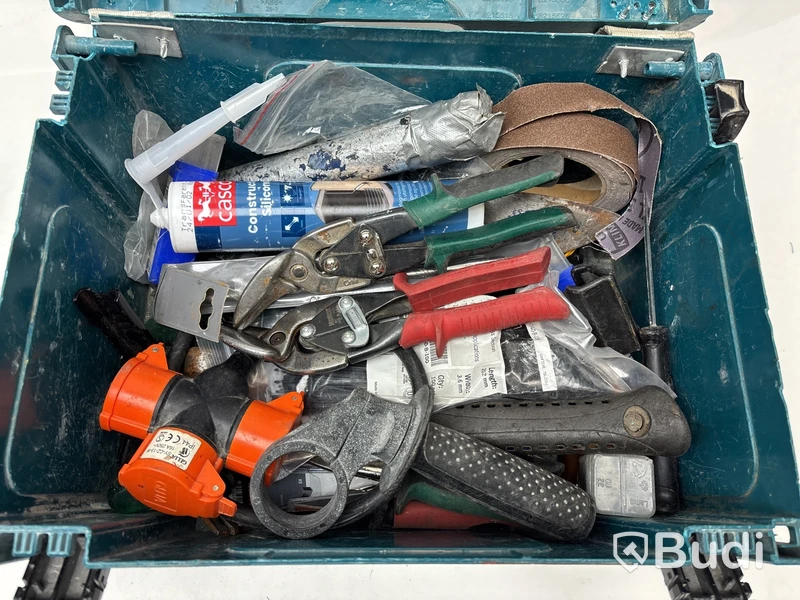 Parti med diverse verktyg Makita