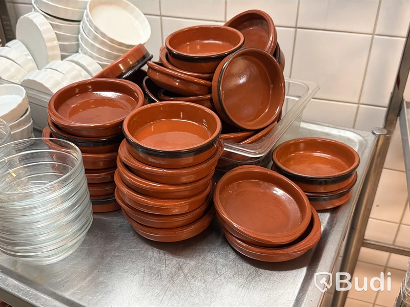 Sortiment diverse skålar, bl.a. CTB Ceramics terracottaskålar