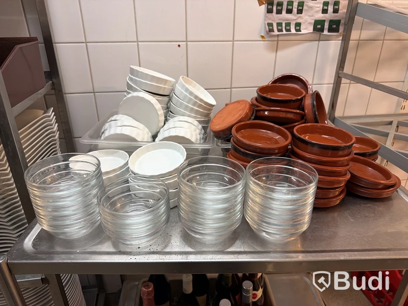 Sortiment diverse skålar, bl.a. CTB Ceramics terracottaskålar