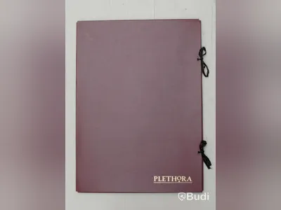 PLETHORA Magazine, Issue No. 7 - mapp med flera bilder