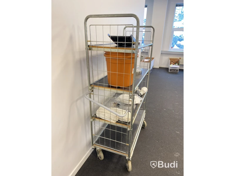 Rullvagn med hyllor