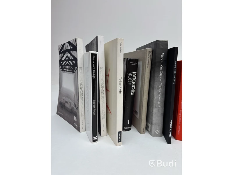 Parti med diverse böcker / coffee table books