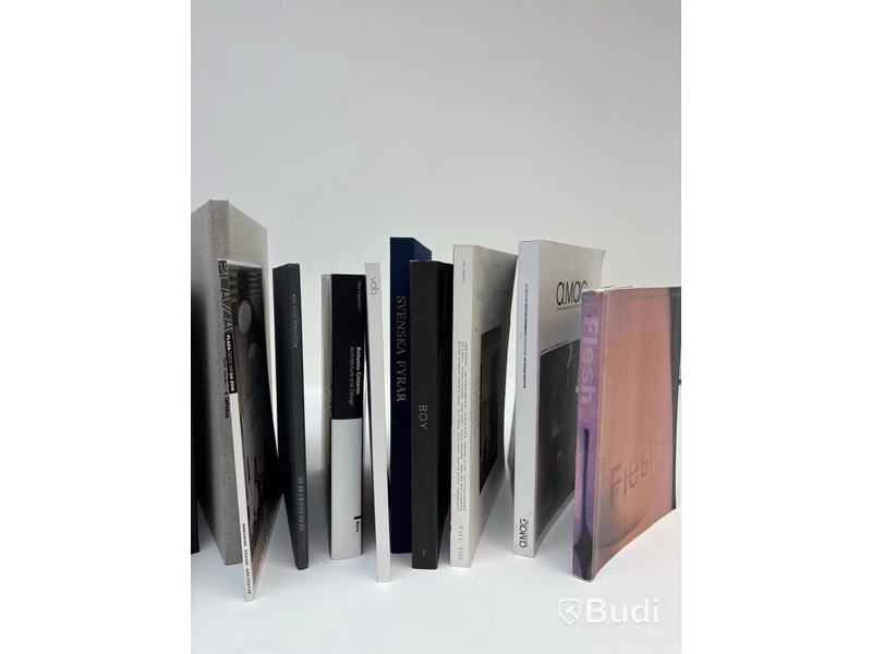 Parti med diverse böcker / coffee table books